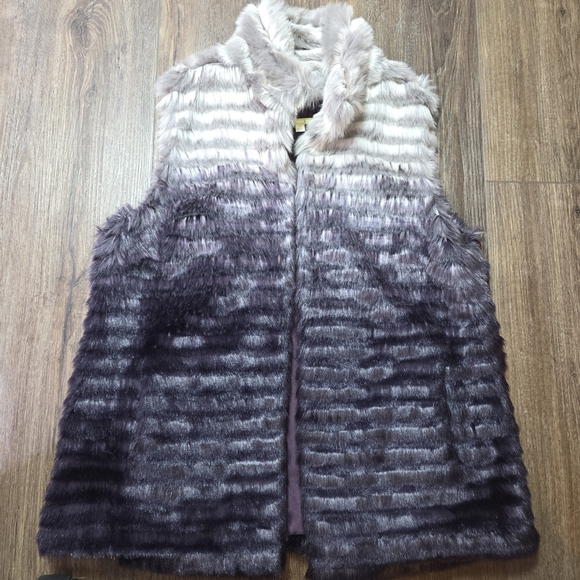 Gianni Bini Faux Fur Ombre Vest Gray Black Medium - Picture 9 of 13